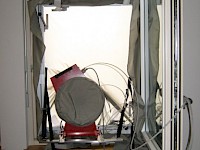 Blower-Door-Test-Apparatur im Gästezimmerfenster